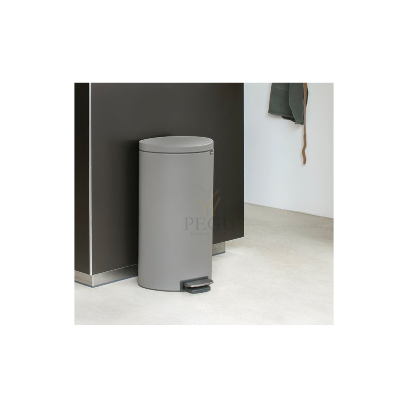 Brabantia FLATBACK+ pedaaliga soft-closed prügikast 30L, Mineral Concrete Grey