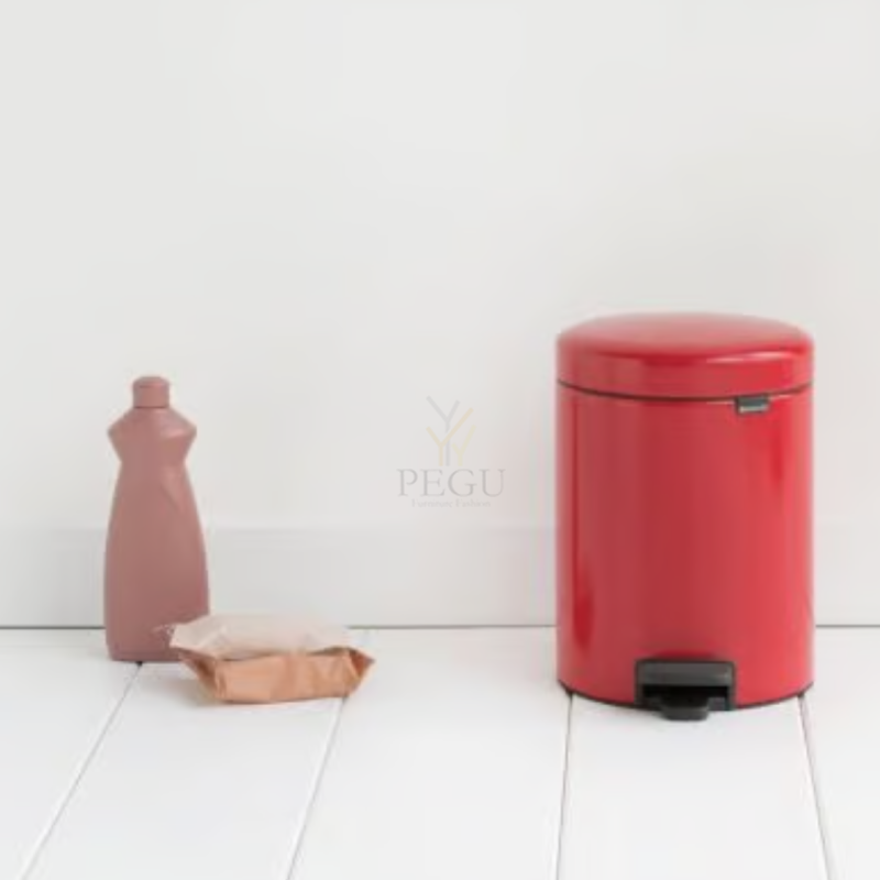 Newicon Brabantia prügikast 5l, pedaaliga vaikselt sulguv Passion Red