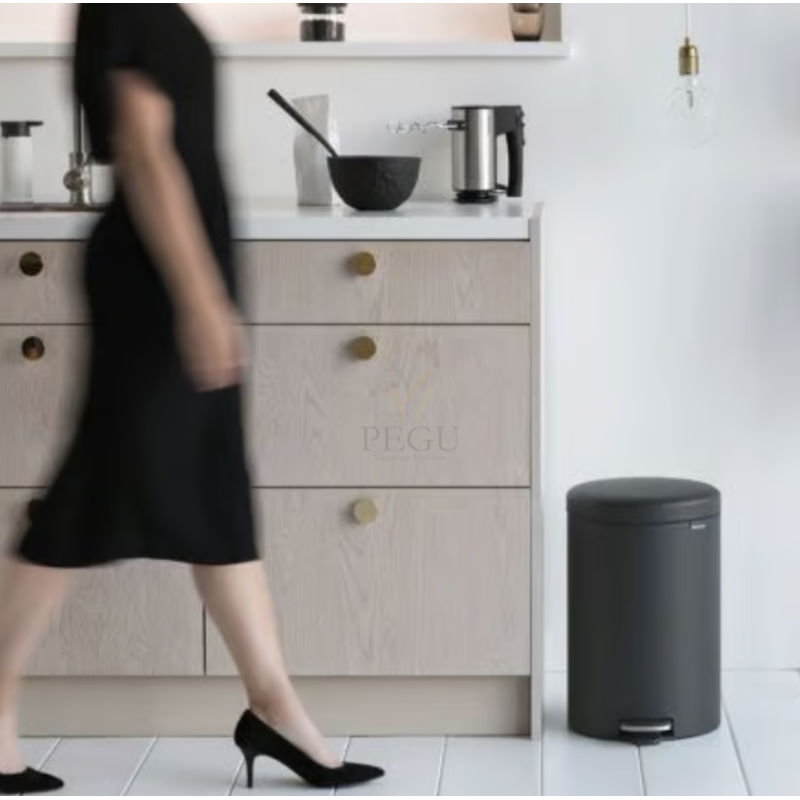 Brabantia pedaaliga prügikast Newicon 20L, Mineral Infinite Grey