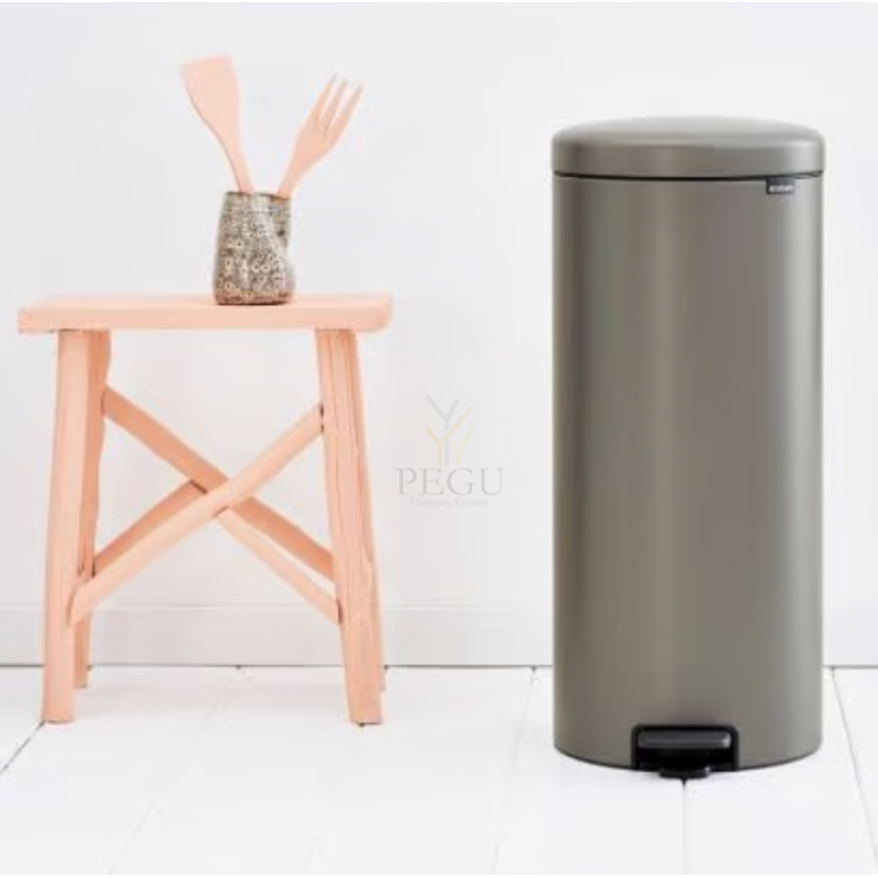 Newicon Brabantia pedaaliga prügikast 30l, vaikselt sulguva kaanega Platinum