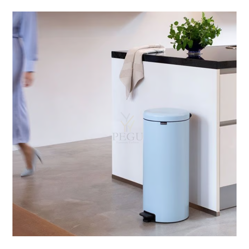 Newicon Brabantia мусорница 30l, с педалью, плавное закрывание Dreamy Blue