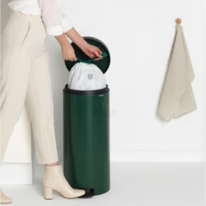 Newicon Brabantia pedaaliga prügikast 30l, vaikselt sulguva kaanega Pine Green