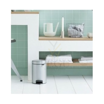 Brabantia pedaaliga prügikast 3L metallic grey hall4.jpg