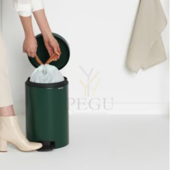 Brabantia prügikast 12L pedaaliga kaanega vaikselt sulguv Pine Green1.png