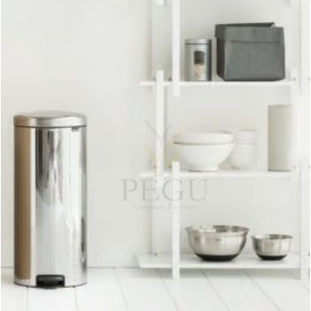 Brabantia prügikast 30L pedaaliga Brilliant Steel4.png