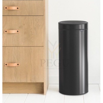 Brabantia prügikast 115301 Touch bin 30L matt must black5.jpg