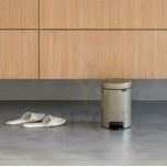 Brabantia pedaaliga prügikast Newicon 3L, vaikselt sulguva kaanega Metallic Gold