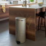 Newicon Brabantia pedaaliga prügikast 30l, vaikselt sulguva kaanega Metallic Gold