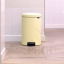 Pedaaliga prügikast Brabantia Newicon 20L Mellow Yellow kollane pegu3.png