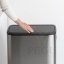 Brabantia prügikast anti fingerprint matt steel 60L1.jpg